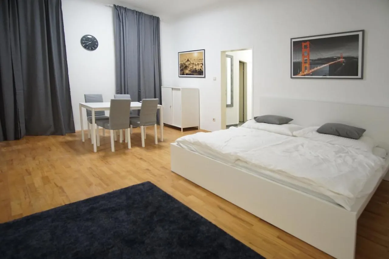 Modern Apartment In Central Vienna ile iletişim